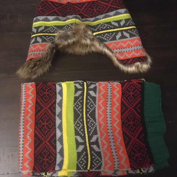 Gap Kids Fair Isle Hat and Scarf Set - Picture 3 of 3